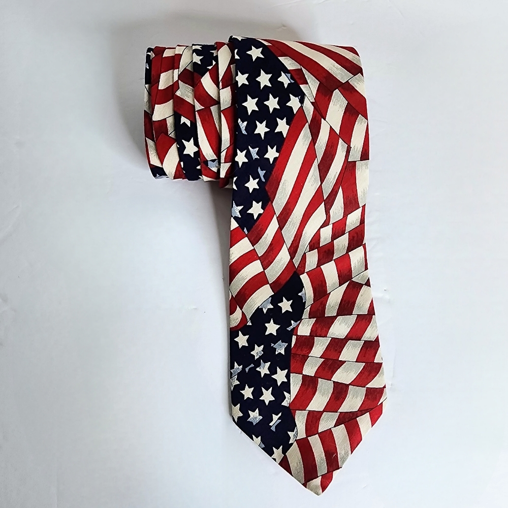 Van Heusen Corporate Casual Patriotic US Flag Necktie, Stars and Stripes Tie